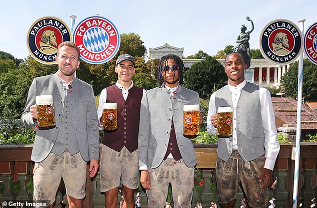 Harry Kane tỏa sáng ở lễ hội Oktoberfest sau khi xô đổ loạt kỷ lục Bundesliga - Ảnh 4.